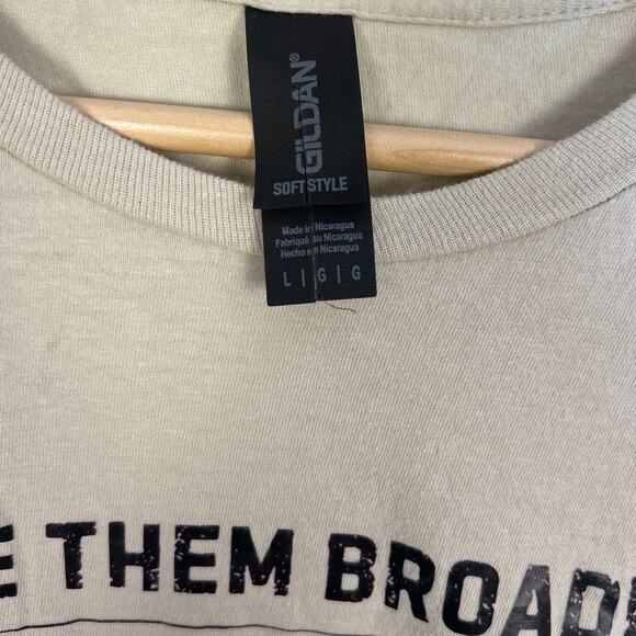 Gildan Unisex Morgan Wallen Leave Them Broadway Chairs Alone T-Shirt #0149 - Picture 4 of 4